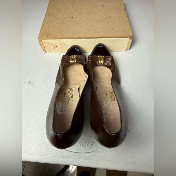 Vintage Salvatore Ferragamo Womens Brown Leather Pumps With Bow Detail Sz 8.5 - Picture 8 of 14